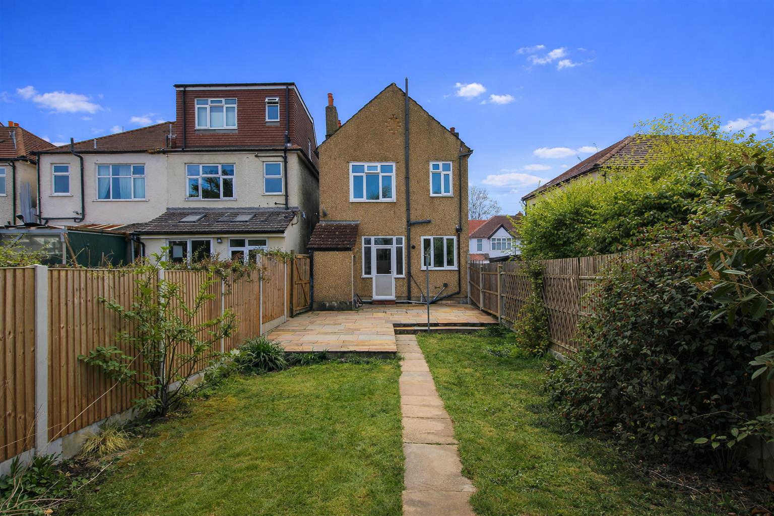 3 bed property in St. James Avenue, Sutton